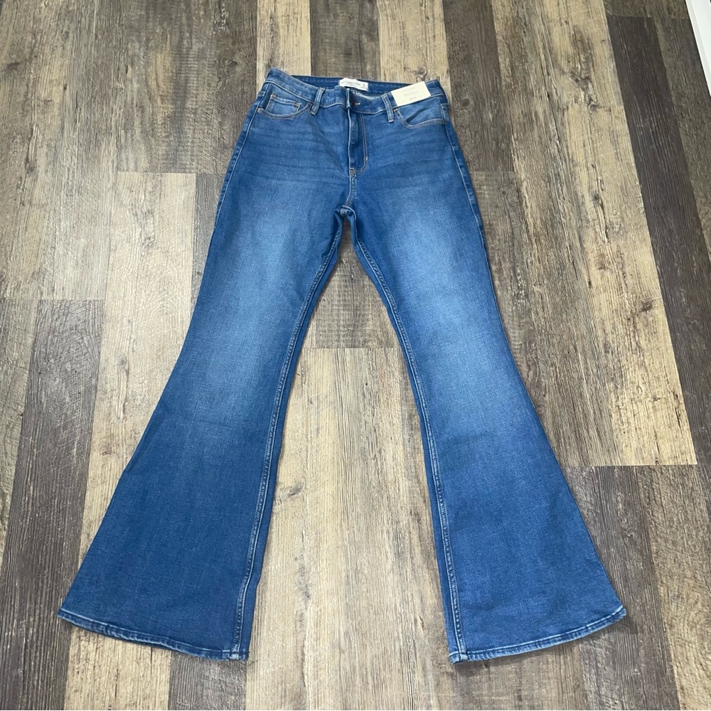 Abercrombie and Fitch ultra high rise the flare size 28 6R NWT